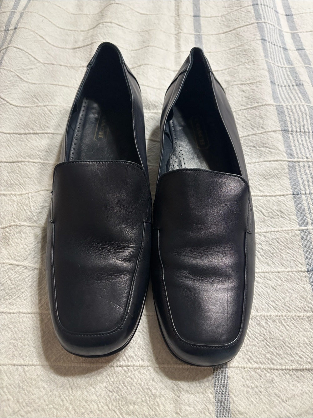 Women’s Dark Navy Coach Classic Loafers 10B J653 in great condition!